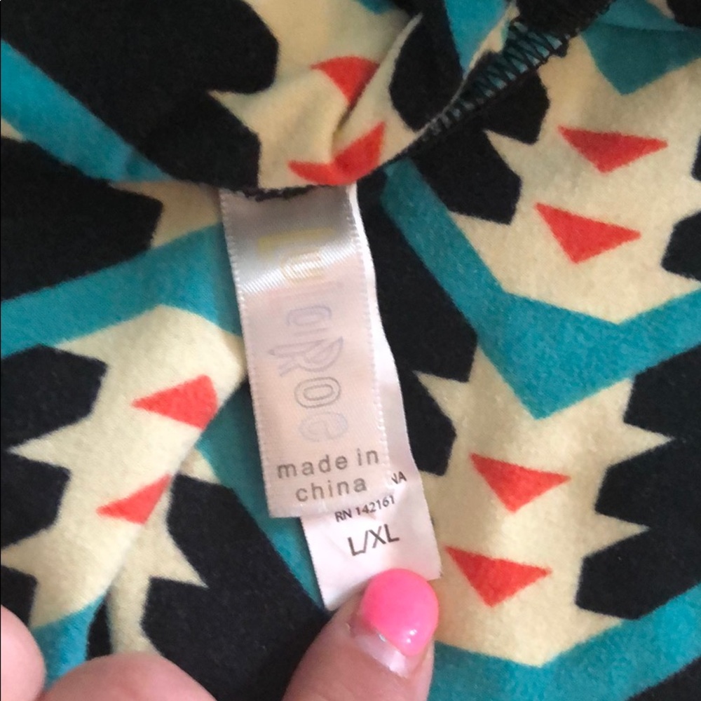 Arrow print LuLaRoe leggings. - Picture 3 of 3